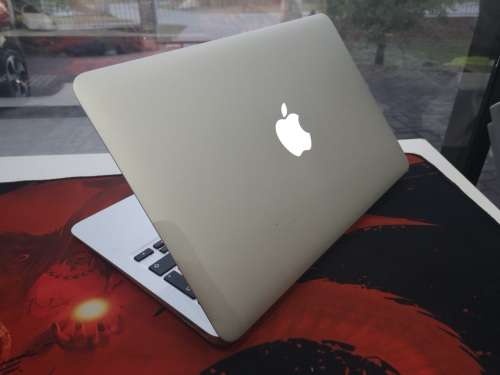 **IMMACULATE**Amazing Apple Macbook Air*EARLY 2015*i5-5250U*4GB RAM*128GB SSD*BACKLIT*70 CYCLES!